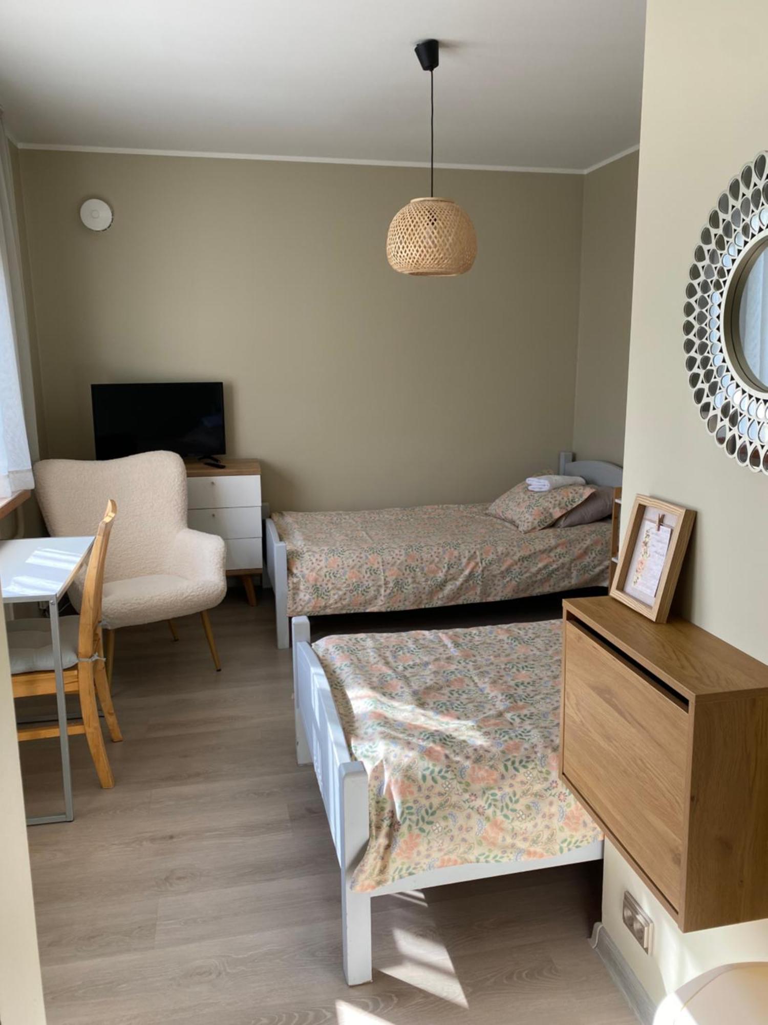 Ohtu Poik 4 City Center Apartment Parnu Bagian luar foto