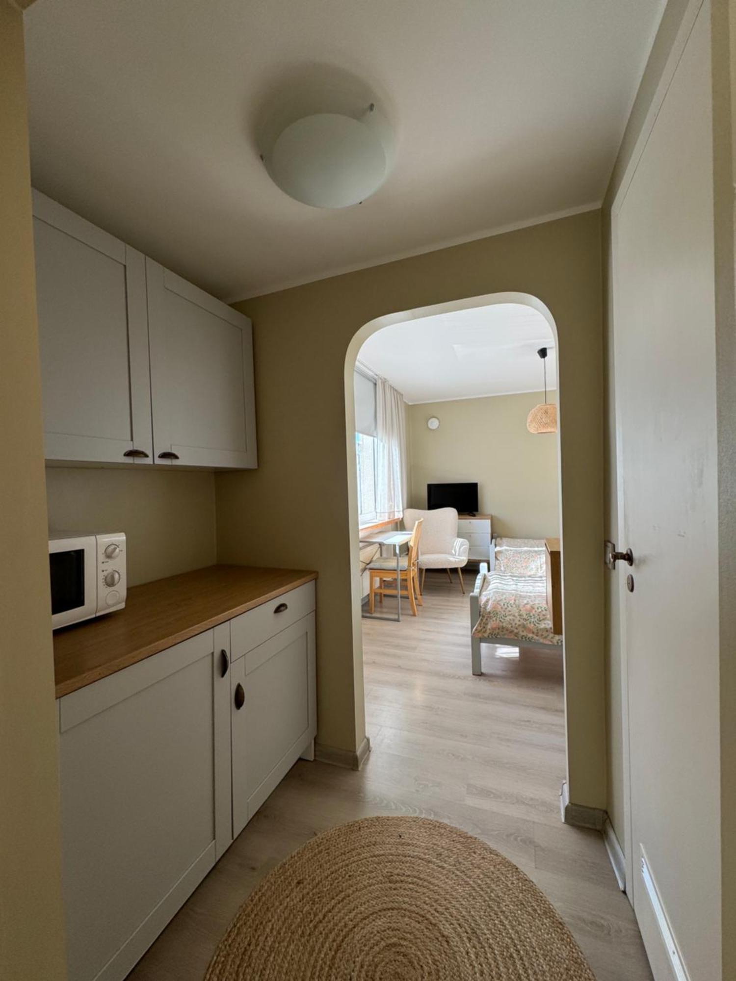 Ohtu Poik 4 City Center Apartment Parnu Bagian luar foto